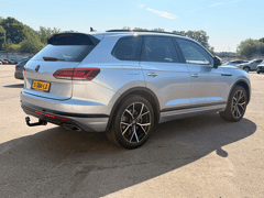Volkswagen Touareg 3.0 TSi V6 | Black Edition | 4MOTION R-line velgen | Pano | Leder | Virtual | ACC | Full Options | Beurt gehad. - Afbeelding 3