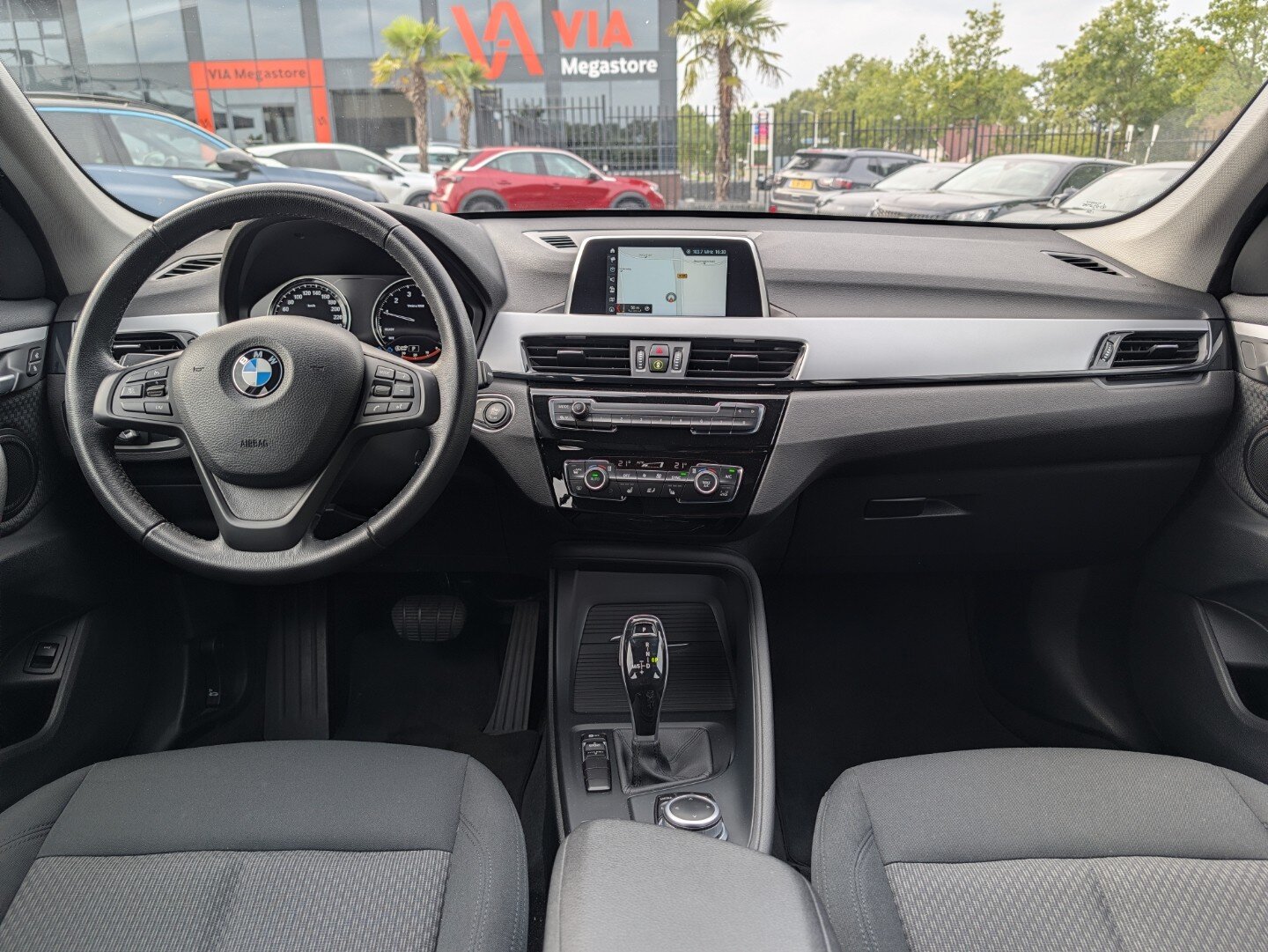 BMW X1 sDrive 18i Advantage | 140PK | Navi | Stoelverw. | PDC | LED | Cruise | Climate Control - Afbeelding 2