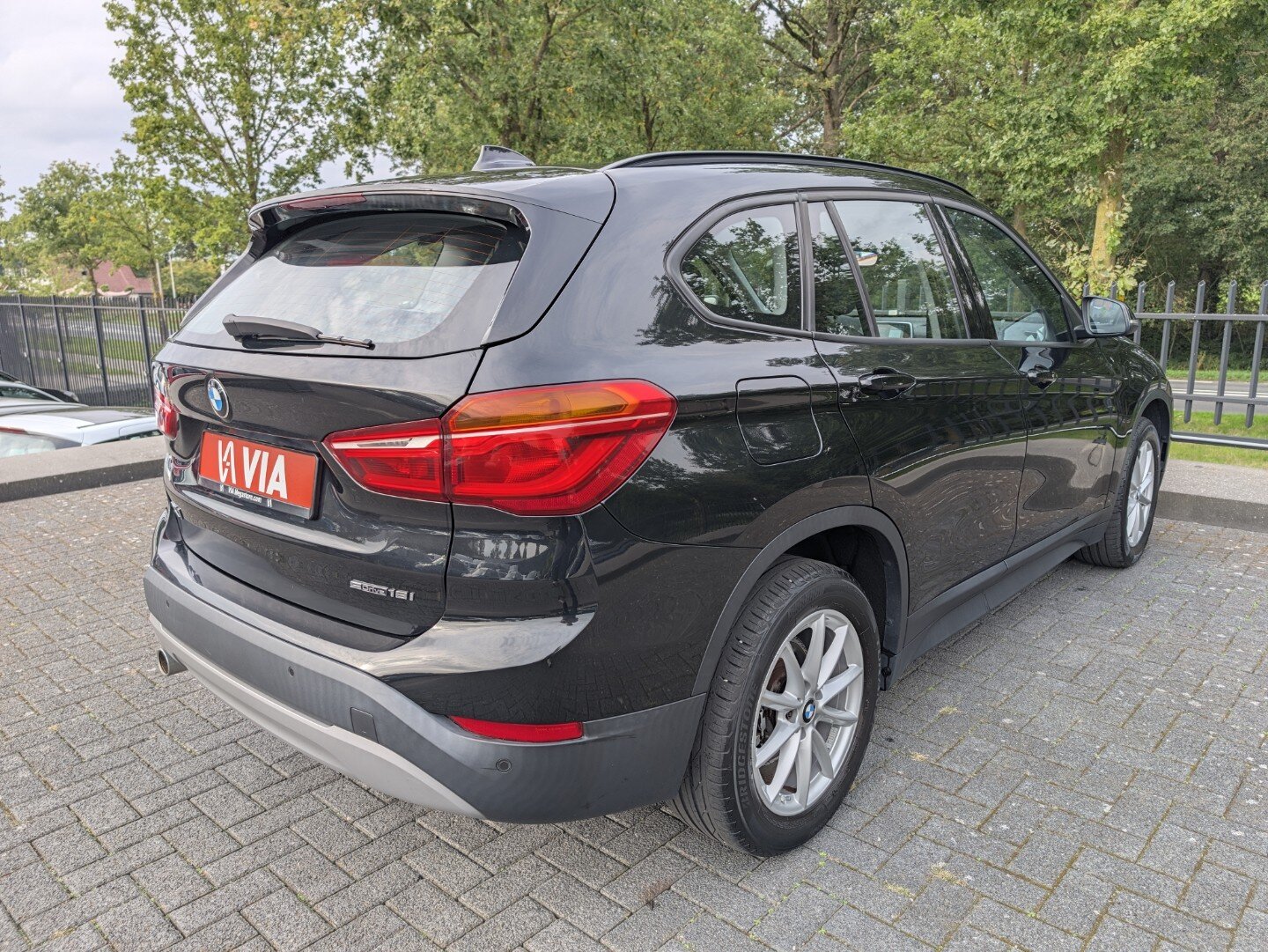 BMW X1 sDrive 18i Advantage | 140PK | Navi | Stoelverw. | PDC | LED | Cruise | Climate Control - Afbeelding 3
