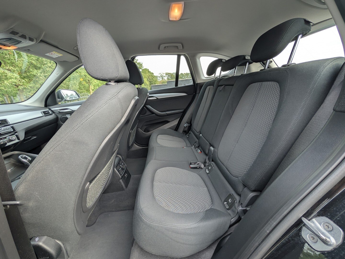 BMW X1 sDrive 18i Advantage | 140PK | Navi | Stoelverw. | PDC | LED | Cruise | Climate Control - Afbeelding 5
