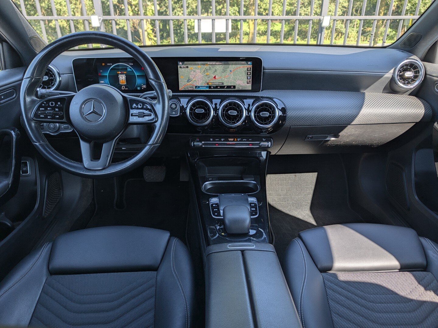 Mercedes-Benz A-Klasse 200 160PK | Trekhaak | Leder | Navi | Camera | Stoelverw. | PDC | LED - Afbeelding 2