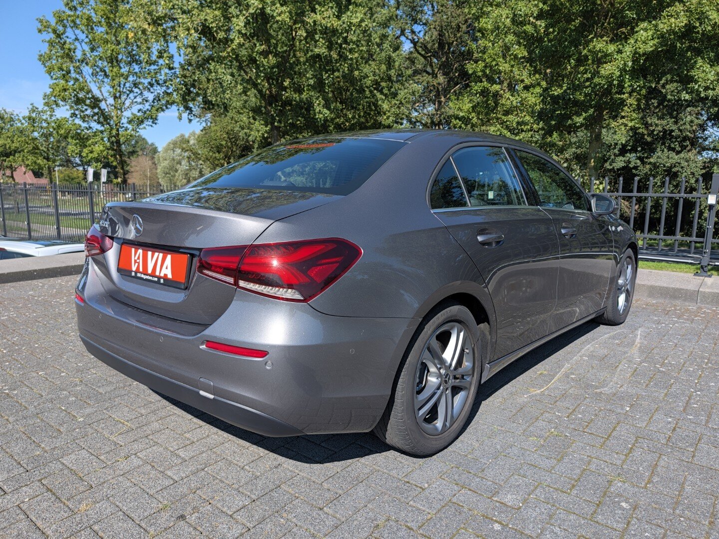 Mercedes-Benz A-Klasse 200 160PK | Trekhaak | Leder | Navi | Camera | Stoelverw. | PDC | LED - Afbeelding 3