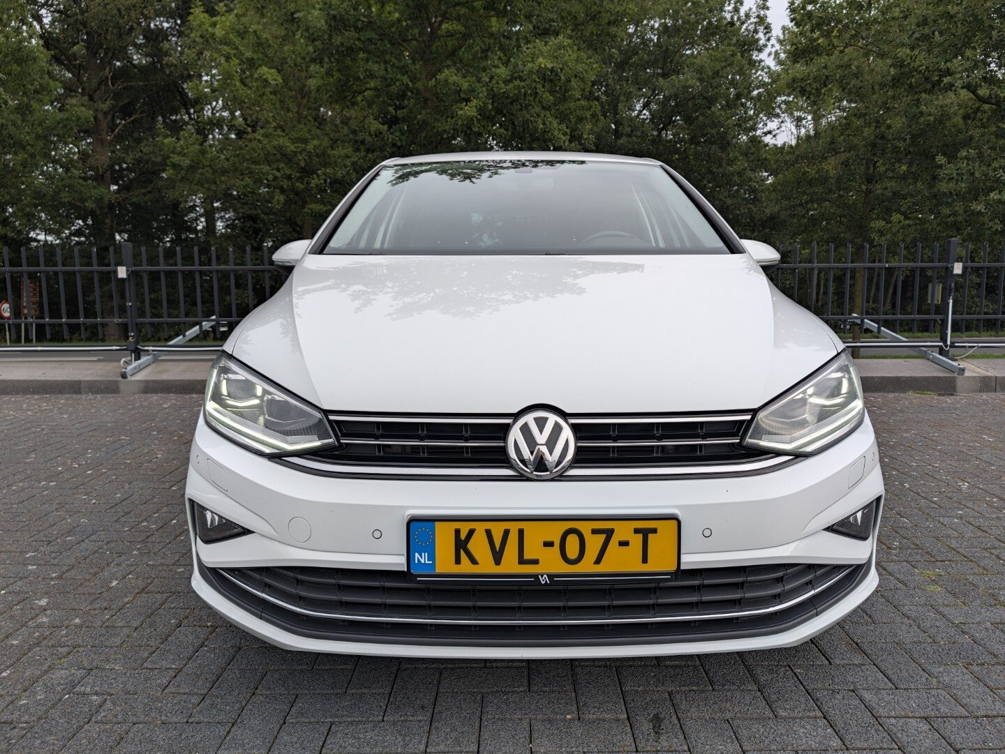 Volkswagen Golf Sportsvan 1.5 150PK Highline | Dynaudio | Stoel- Stuurverw. | LED | PDC | Camera | Full Options - Afbeelding 3