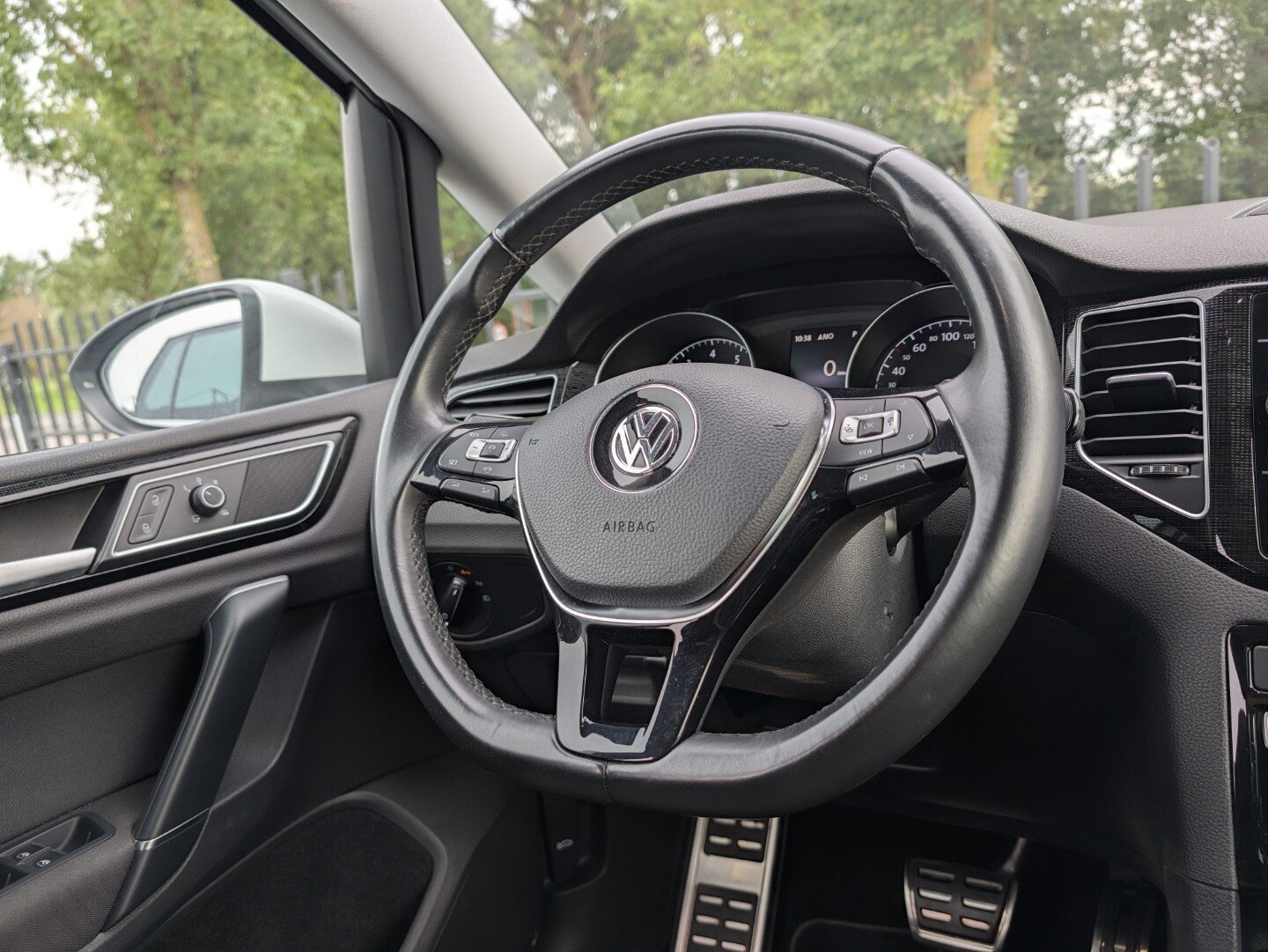 Volkswagen Golf Sportsvan 1.5 150PK Highline | Dynaudio | Stoel- Stuurverw. | LED | PDC | Camera | Full Options - Afbeelding 4