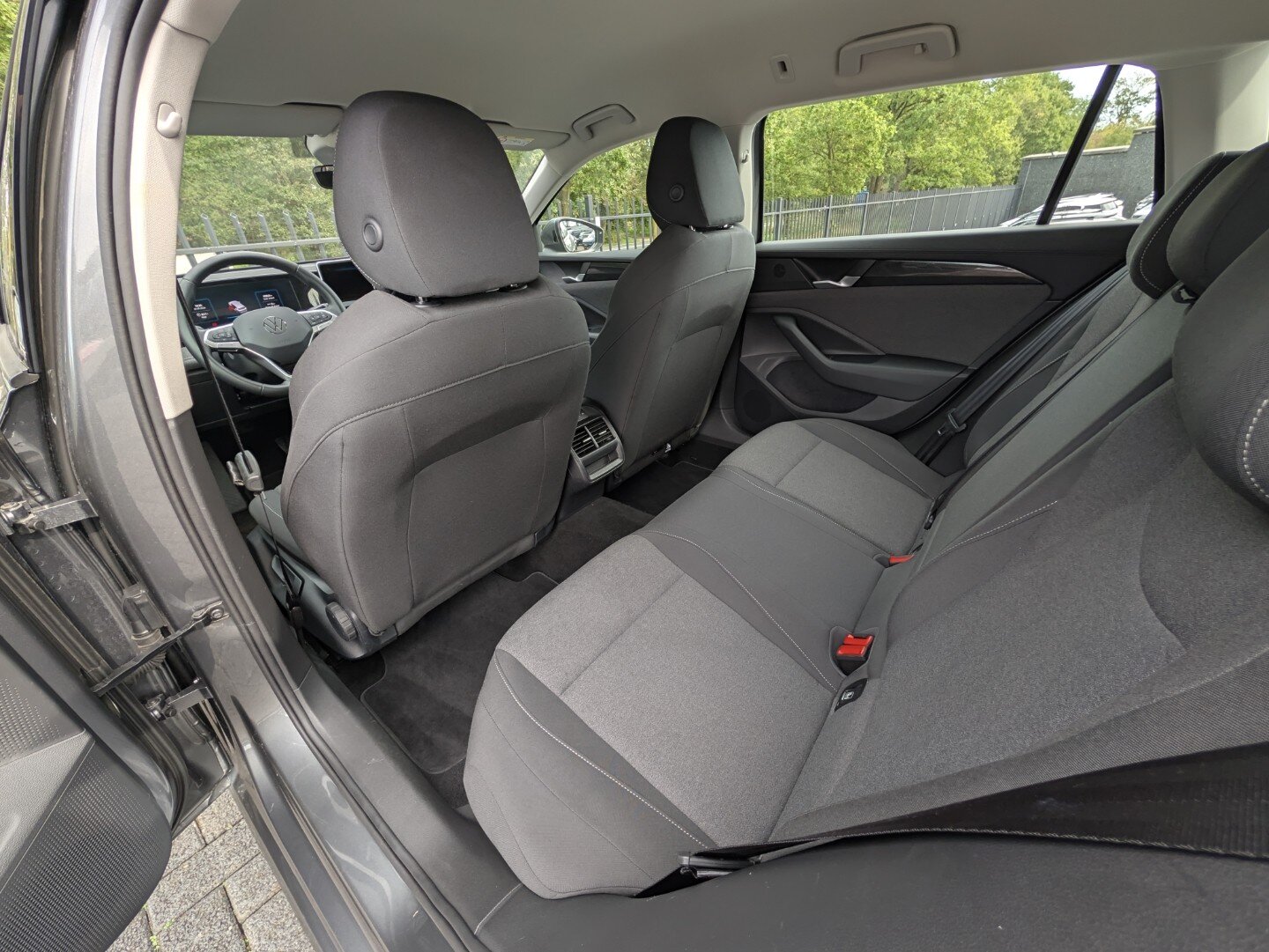 Volkswagen Passat Variant 1.5 eTSI 150PK | Navi | Camera | ACC | Stoelverw. | PDC | LED | Carplay - Afbeelding 5