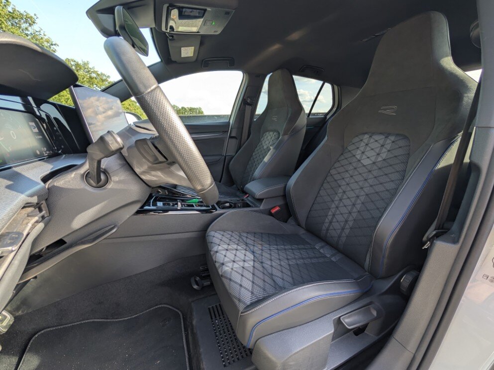Volkswagen Golf 1.5 eTSI 150PK R-Line | Half leder | ACC | Camera | AppConnect | Stoelverw. | LED | Climate Control - Afbeelding 4