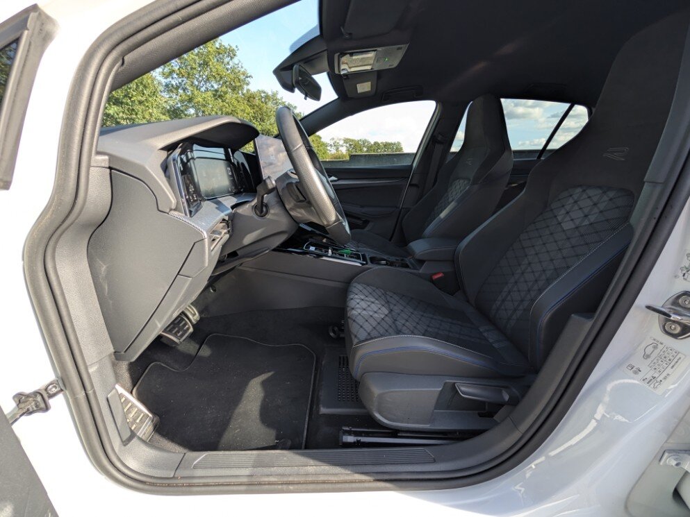 Volkswagen Golf 1.5 eTSI 150PK R-Line | Half leder | ACC | Camera | AppConnect | Stoelverw. | LED | Climate Control - Afbeelding 5