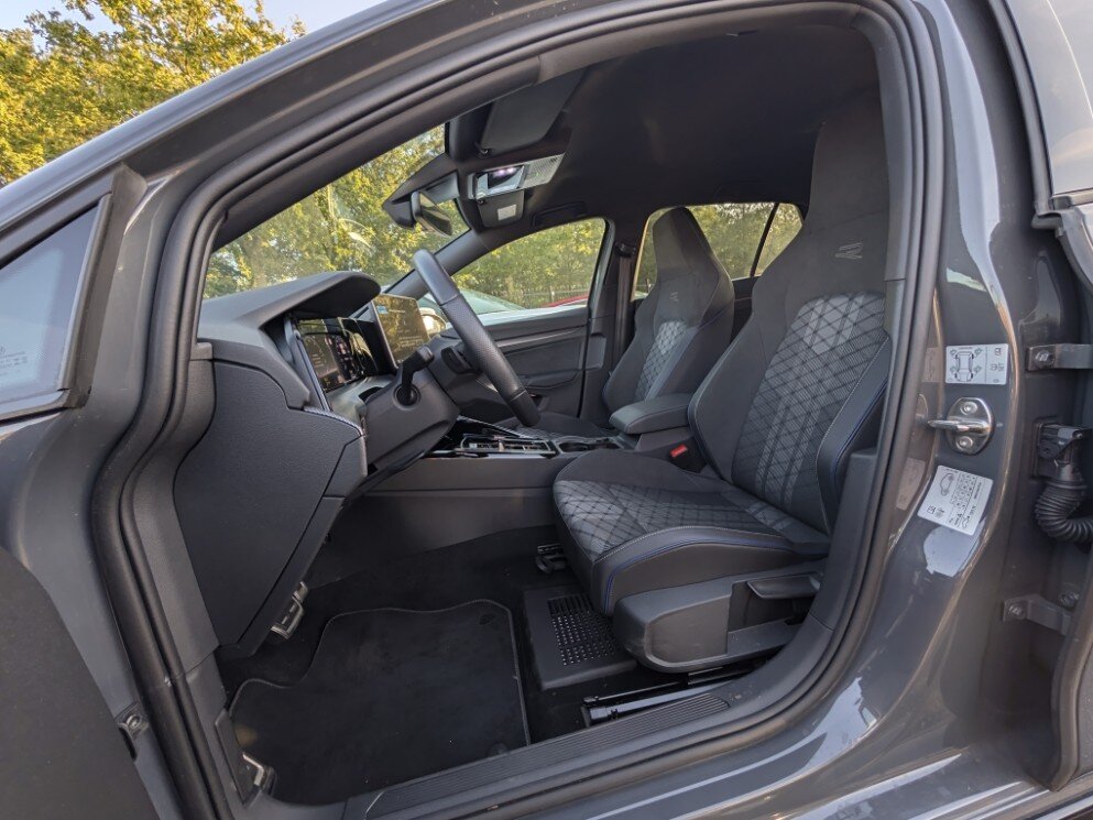 Volkswagen Golf 1.5 eTSI 150PK R-Line | Half leder | ACC | Camera | AppConnect | Stoelverw. | LED | Climate Control - Afbeelding 5