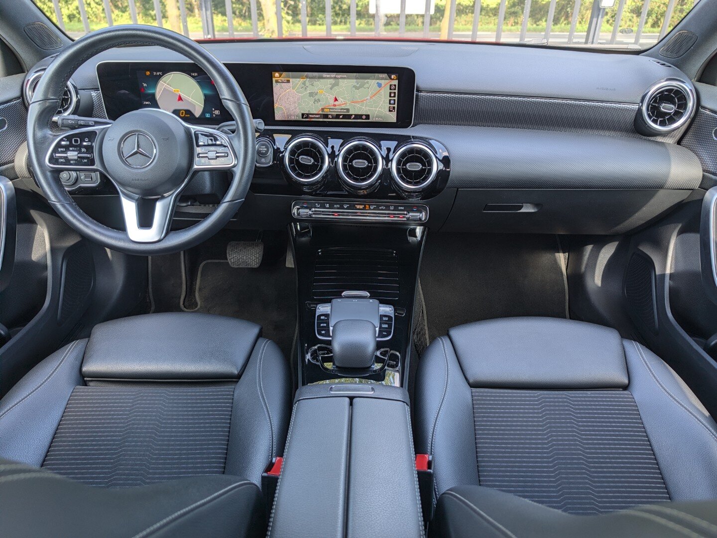 Mercedes-Benz A-Klasse 200 Urban | Stoelverw. | Cruise | Camera | Climate | LED | 17" velgen | - Afbeelding 2