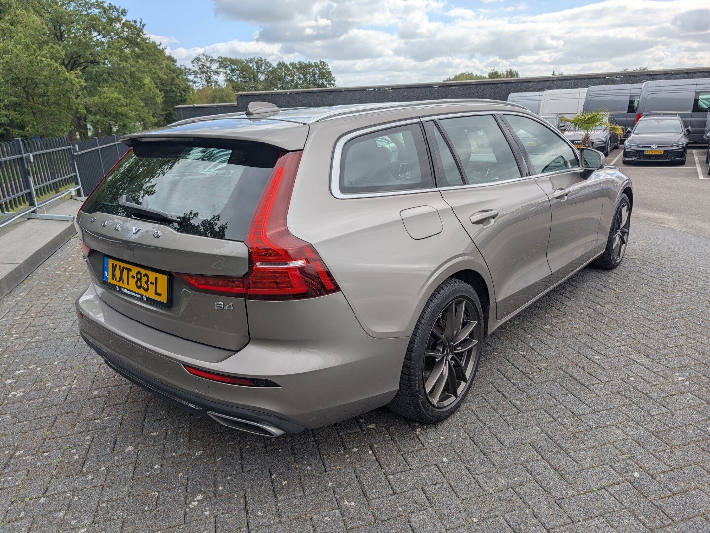 Volvo V60 2.0 195PK B4 | Inscription | Trekhaak el. | Orrefors Crystal Eye | Memory | Borbet Velgen | ACC | ECC | Navi | Leder | LED | Stoelverw. | Camera | - Afbeelding 3