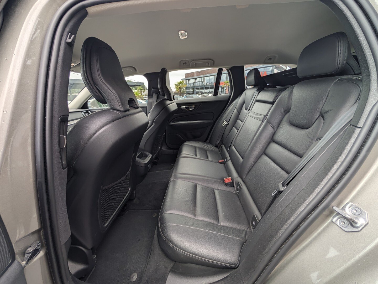 Volvo V60 2.0 195PK B4 | Inscription | Trekhaak el. | Orrefors Crystal Eye | Memory | Borbet Velgen | ACC | ECC | Navi | Leder | LED | Stoelverw. | Camera | - Afbeelding 5