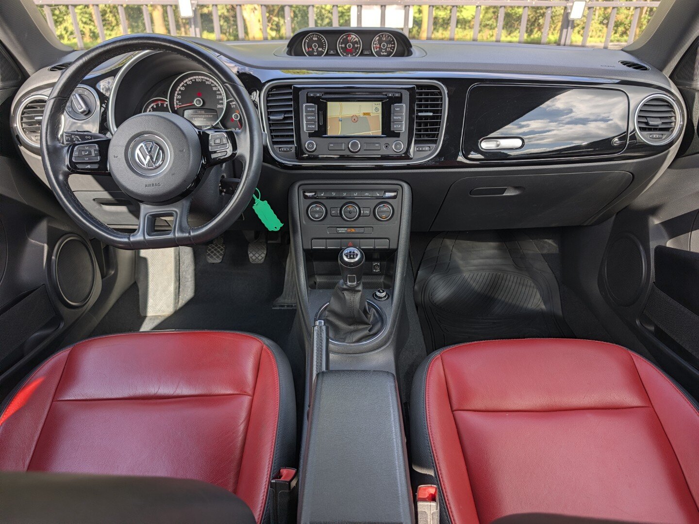 Volkswagen Beetle 1.4 TSI | DESIGN | Stoelverw. | Navi | Beetle Wheels | Climate | 160PK | +wintersetje - Afbeelding 2