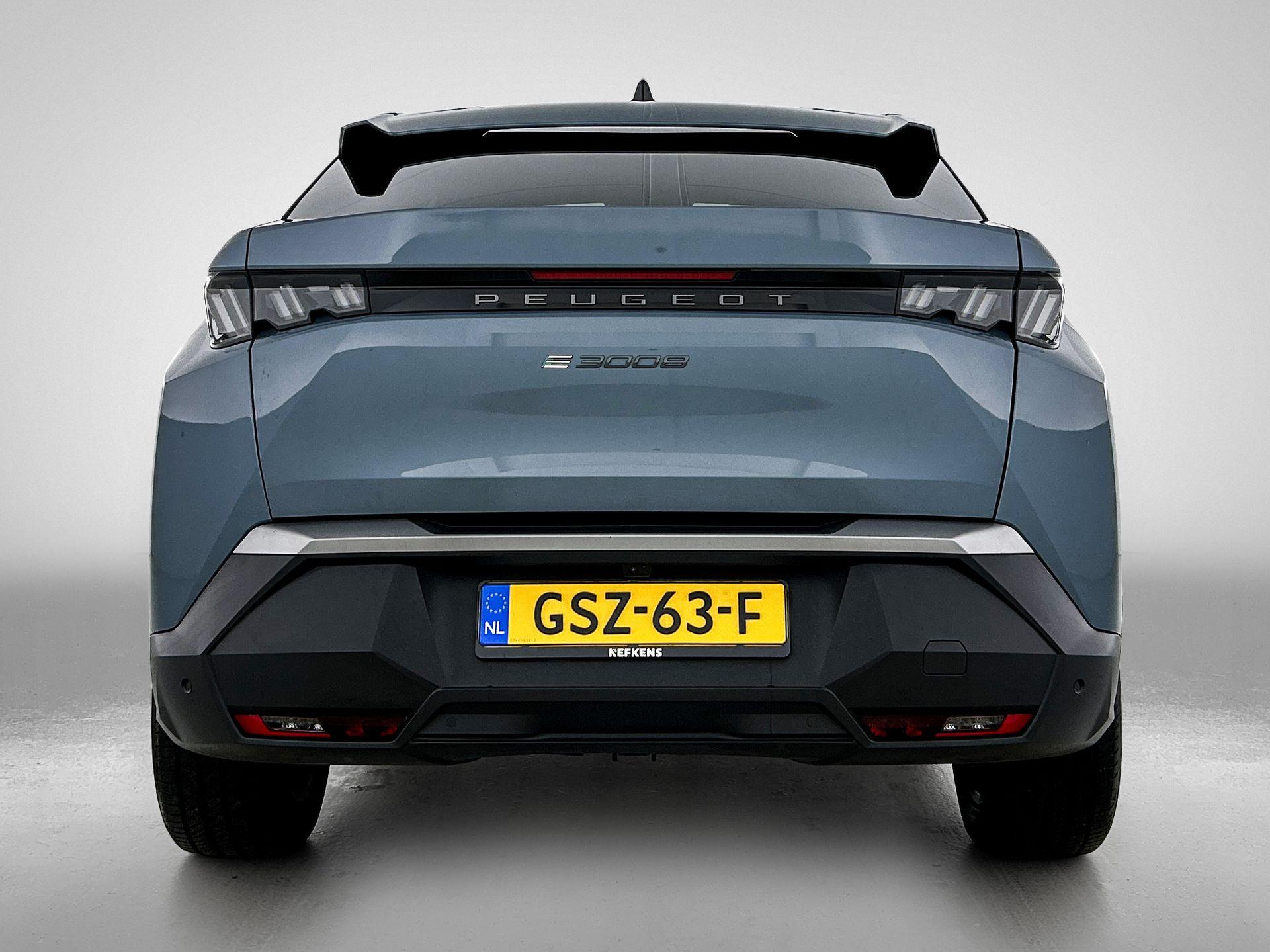 Peugeot e-3008