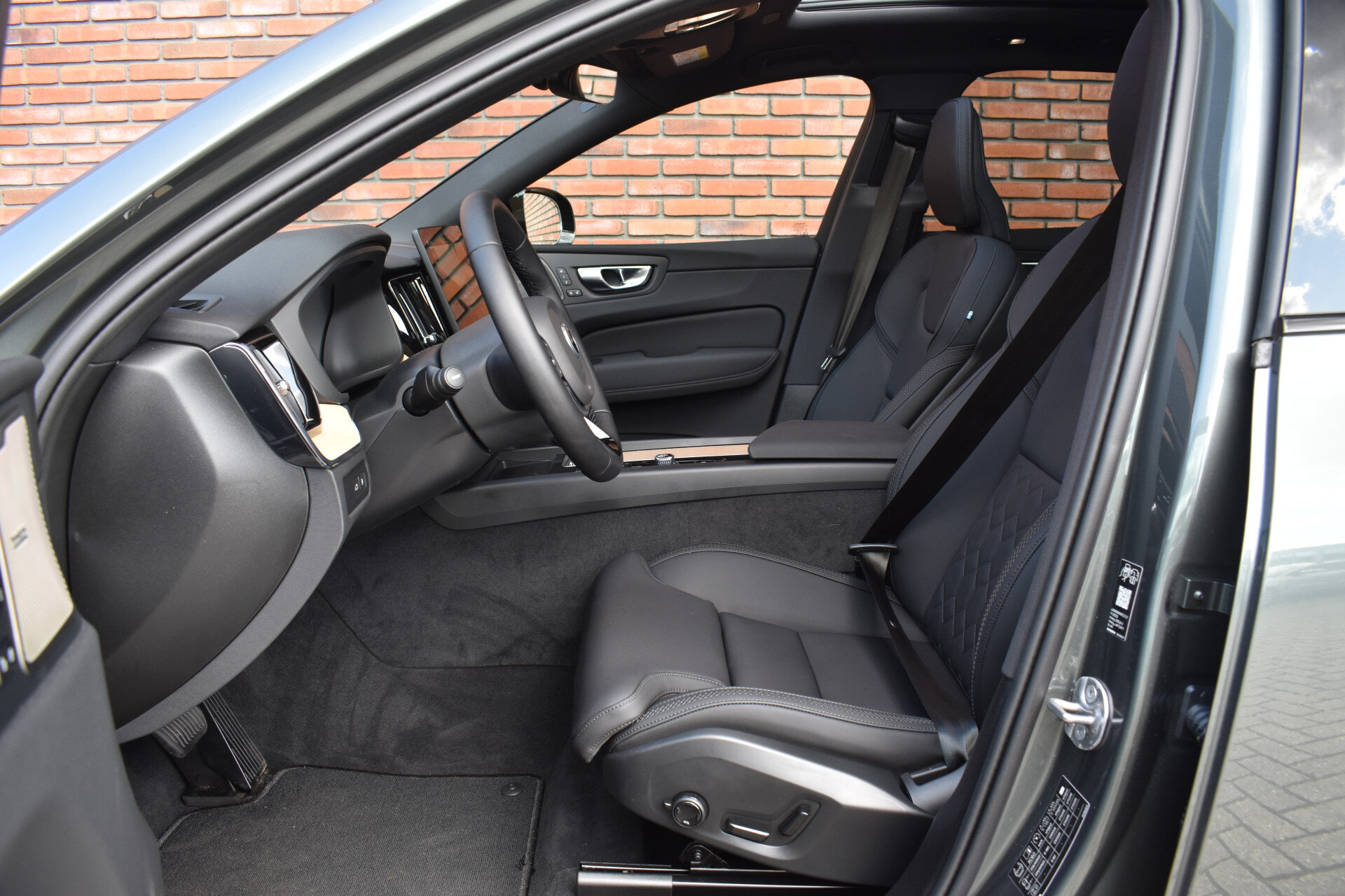 Volvo XC60 T6 350PK Plug-in hybrid AWD Plus Dark - Afbeelding 4