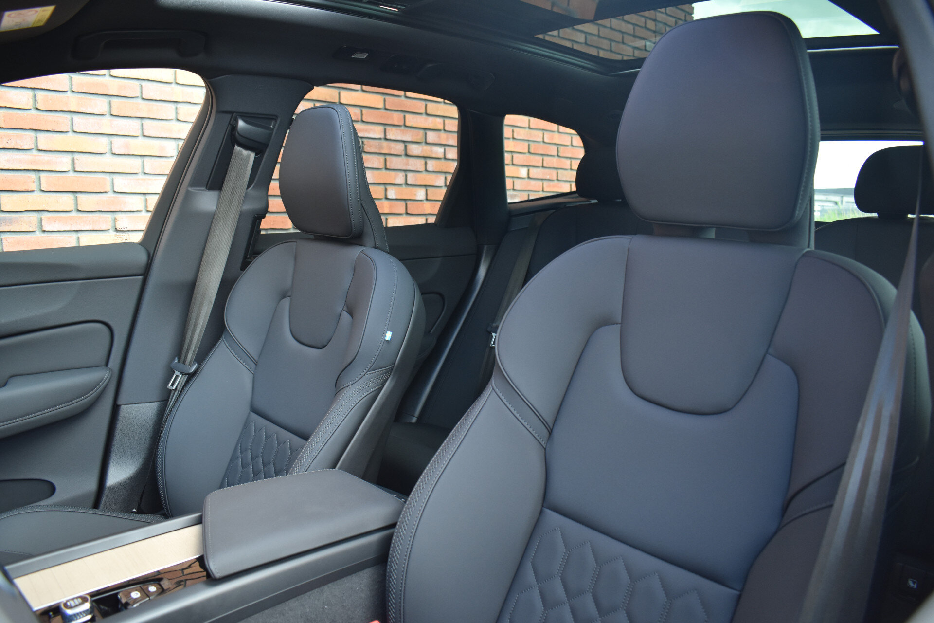 Volvo XC60 T6 350PK Plug-in hybrid AWD Plus Dark - Afbeelding 5
