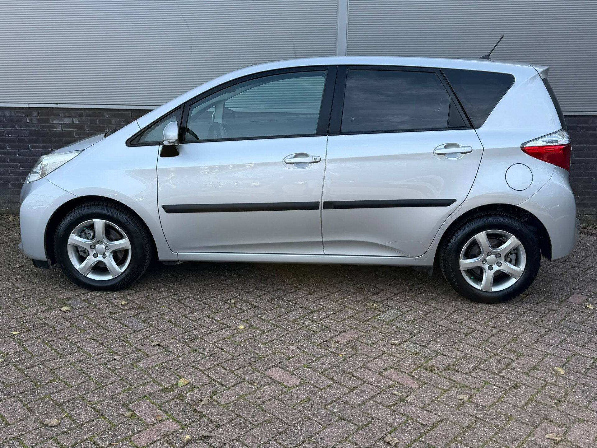 Toyota Verso-S 1.3 VVT-i Dynamic - Afbeelding 2