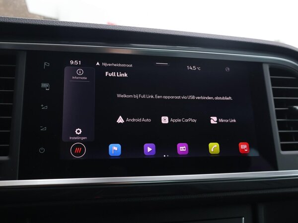 Apple Carplay/Android Auto Apple Carplay/Android Auto