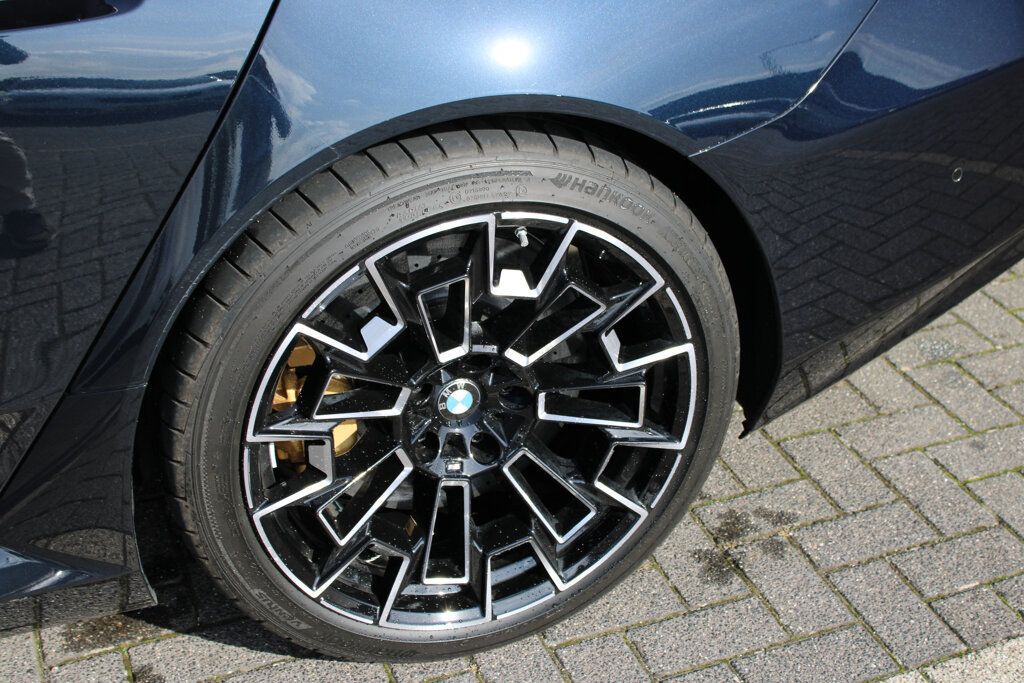 BMW M5 40
