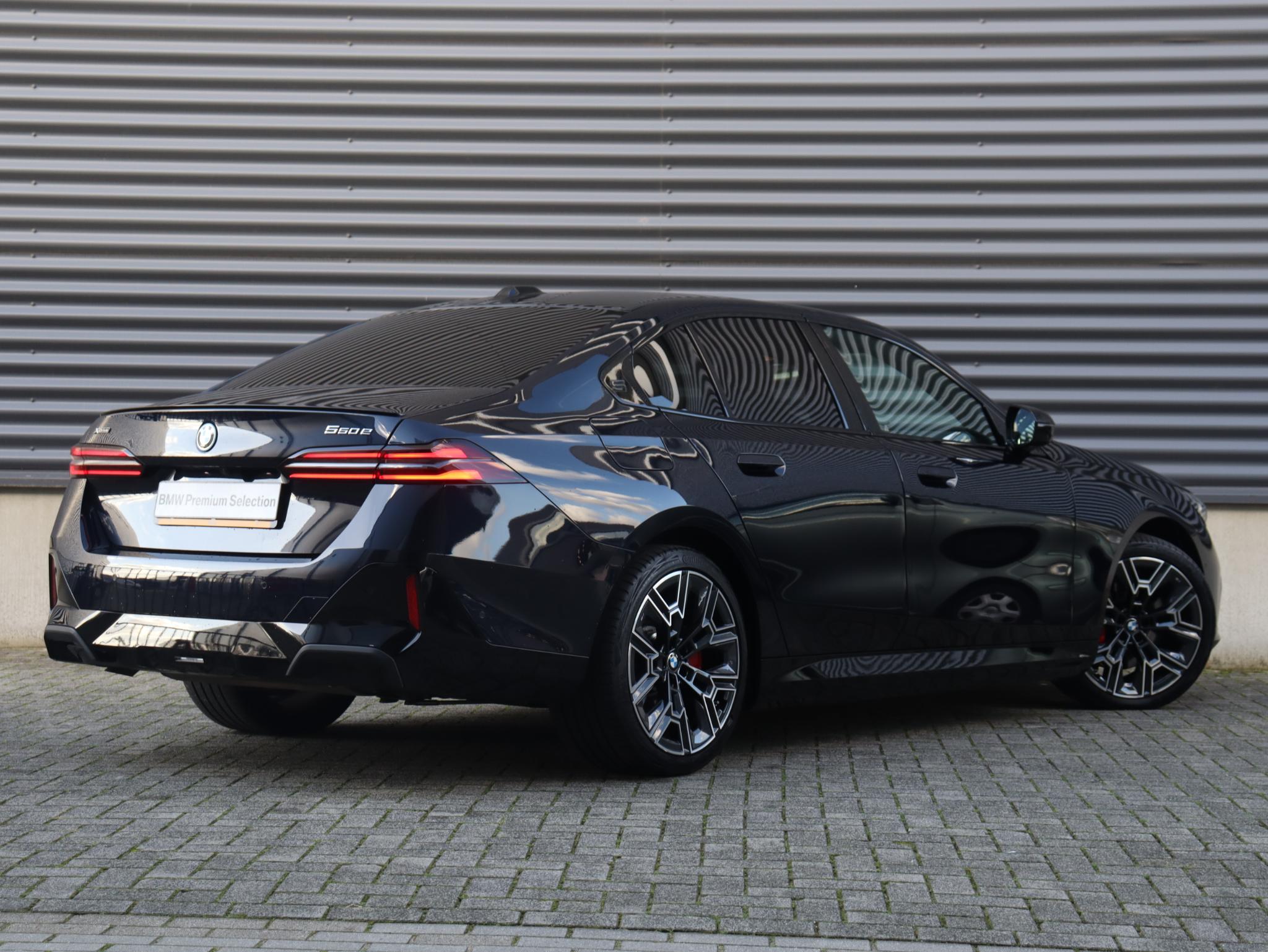 BMW 5 Serie Sedan 550e xDrive - Afbeelding 2