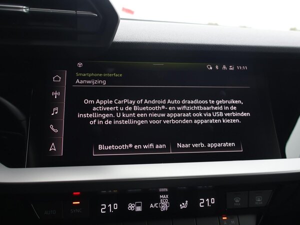 Apple Carplay/Android Auto Apple Carplay/Android Auto
