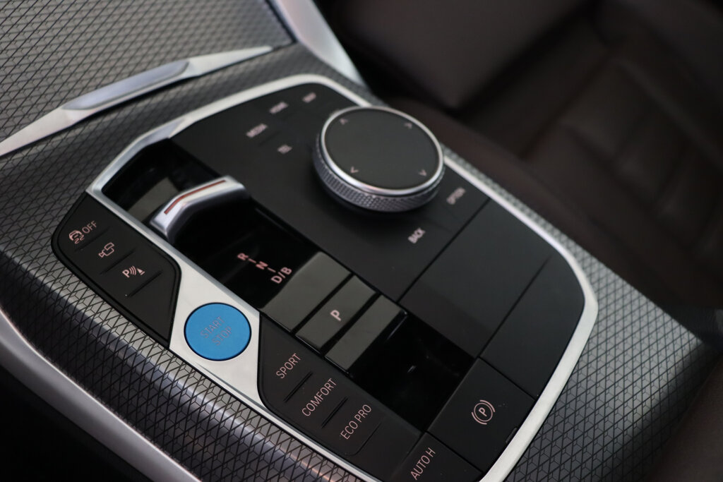BMW i4 6