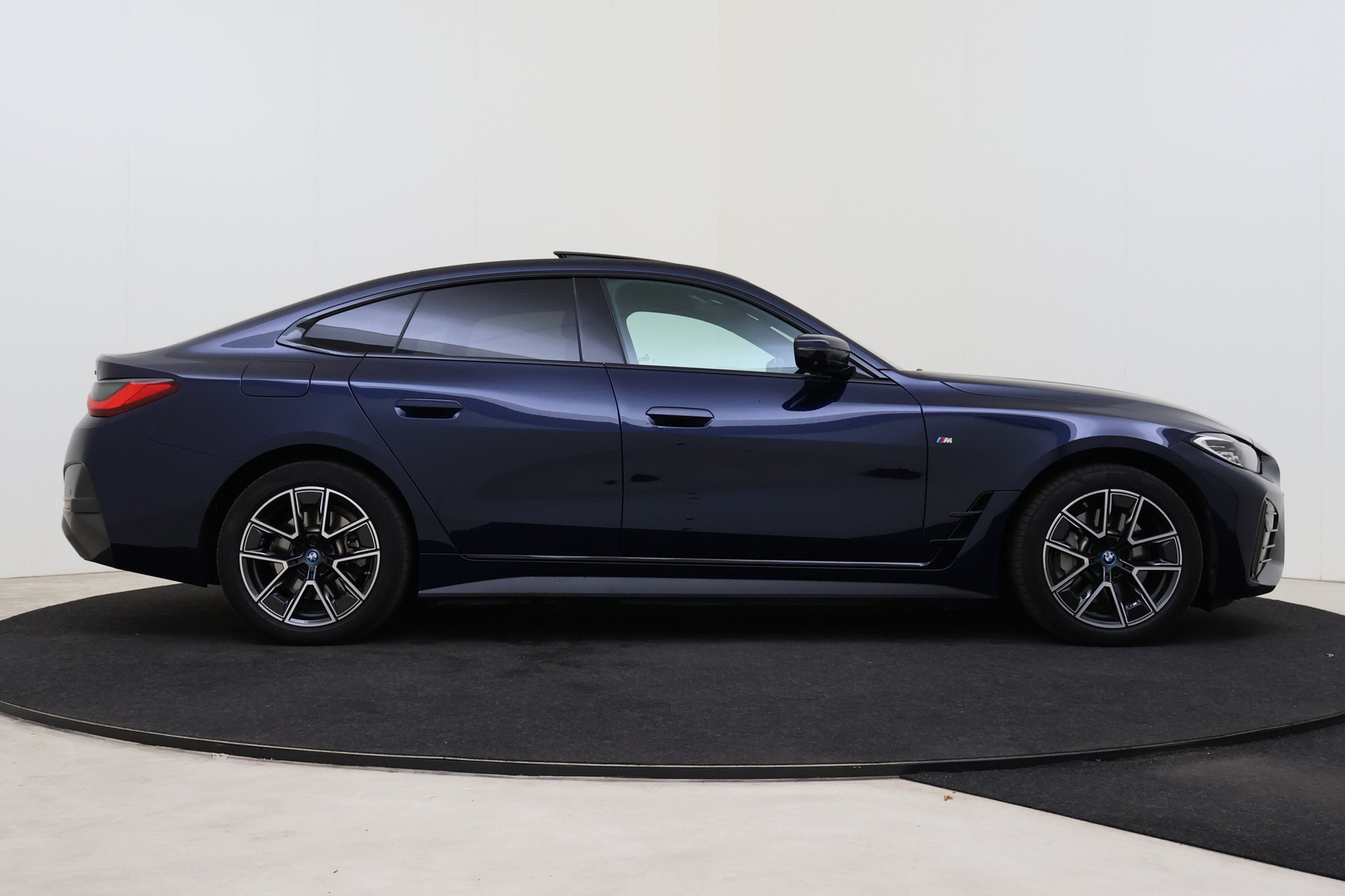 BMW i4 7