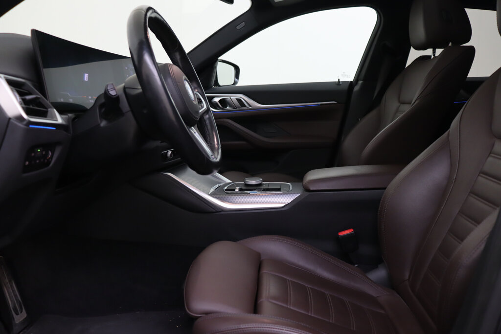 BMW i4 12