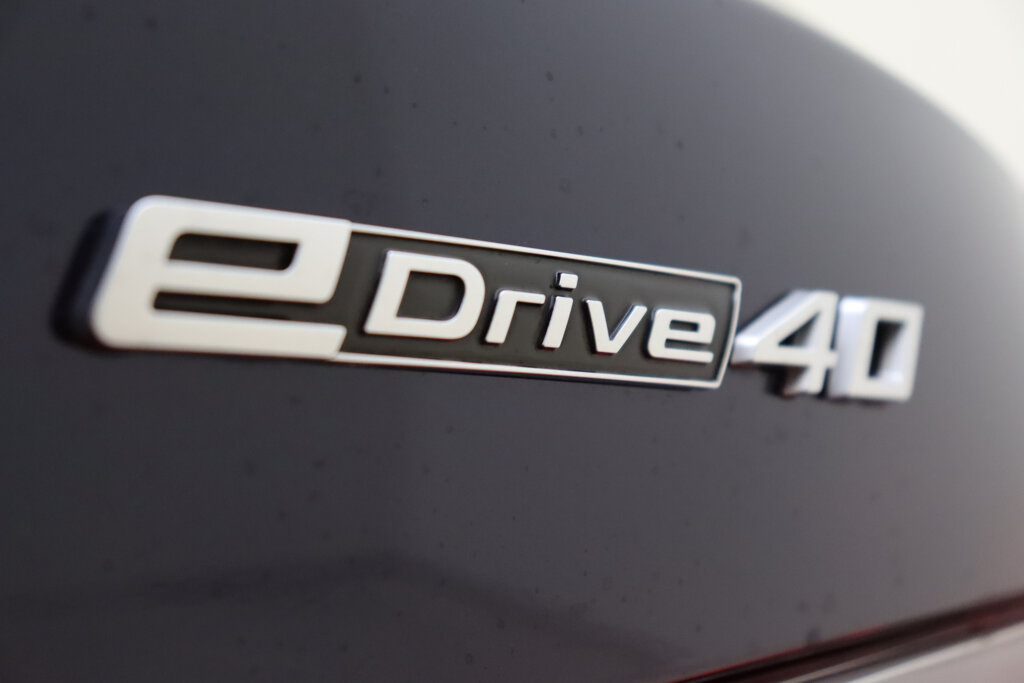 BMW i4 48