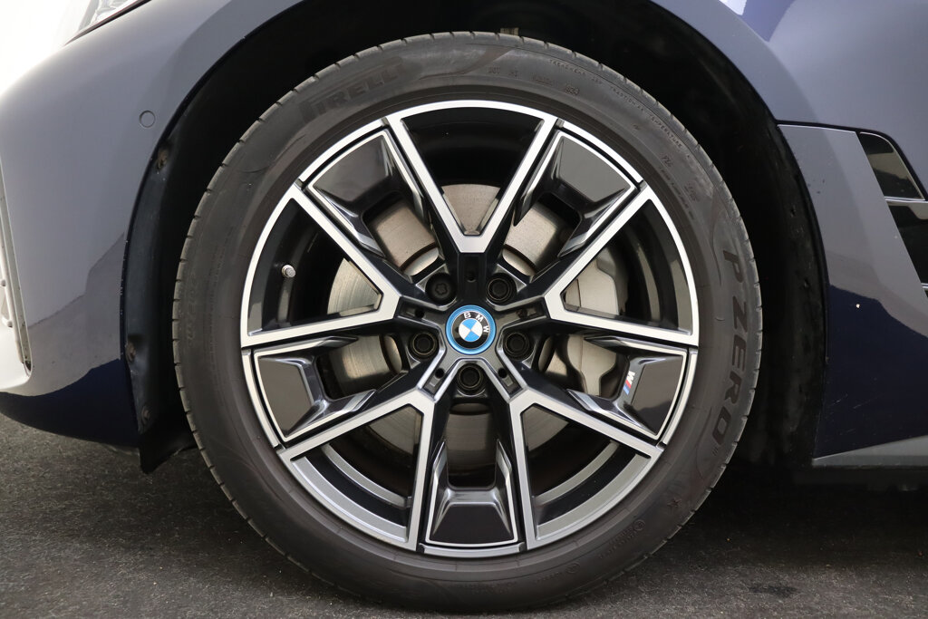 BMW i4 56