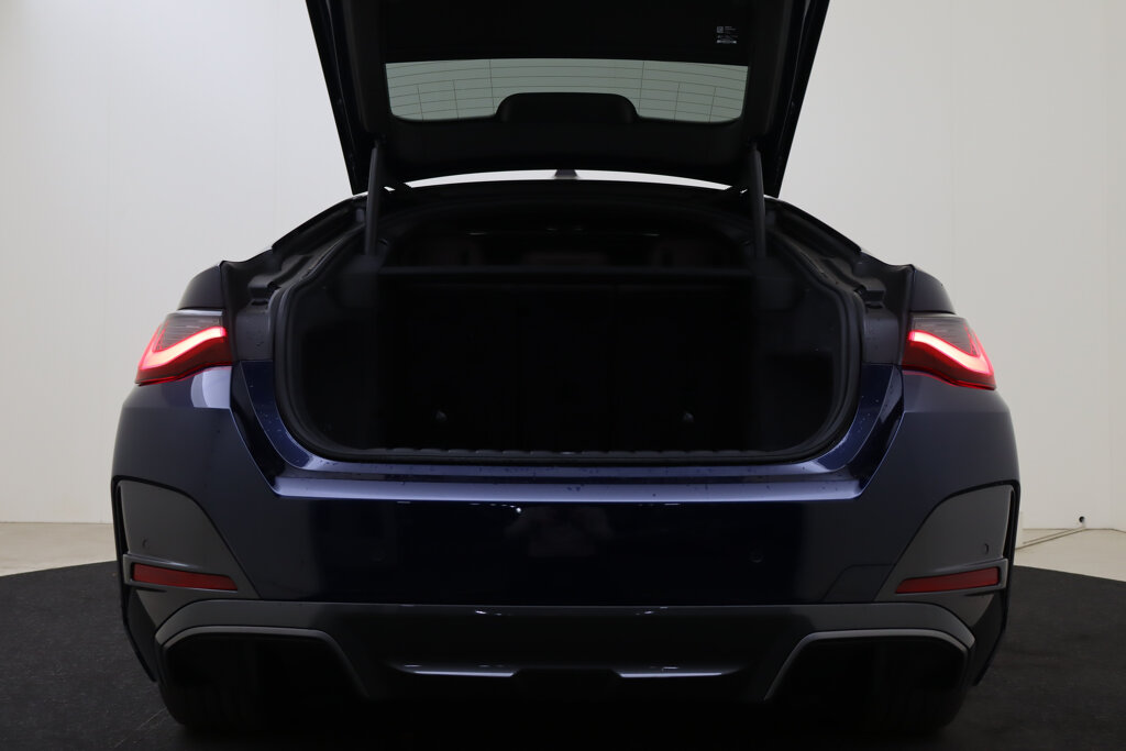 BMW i4 59