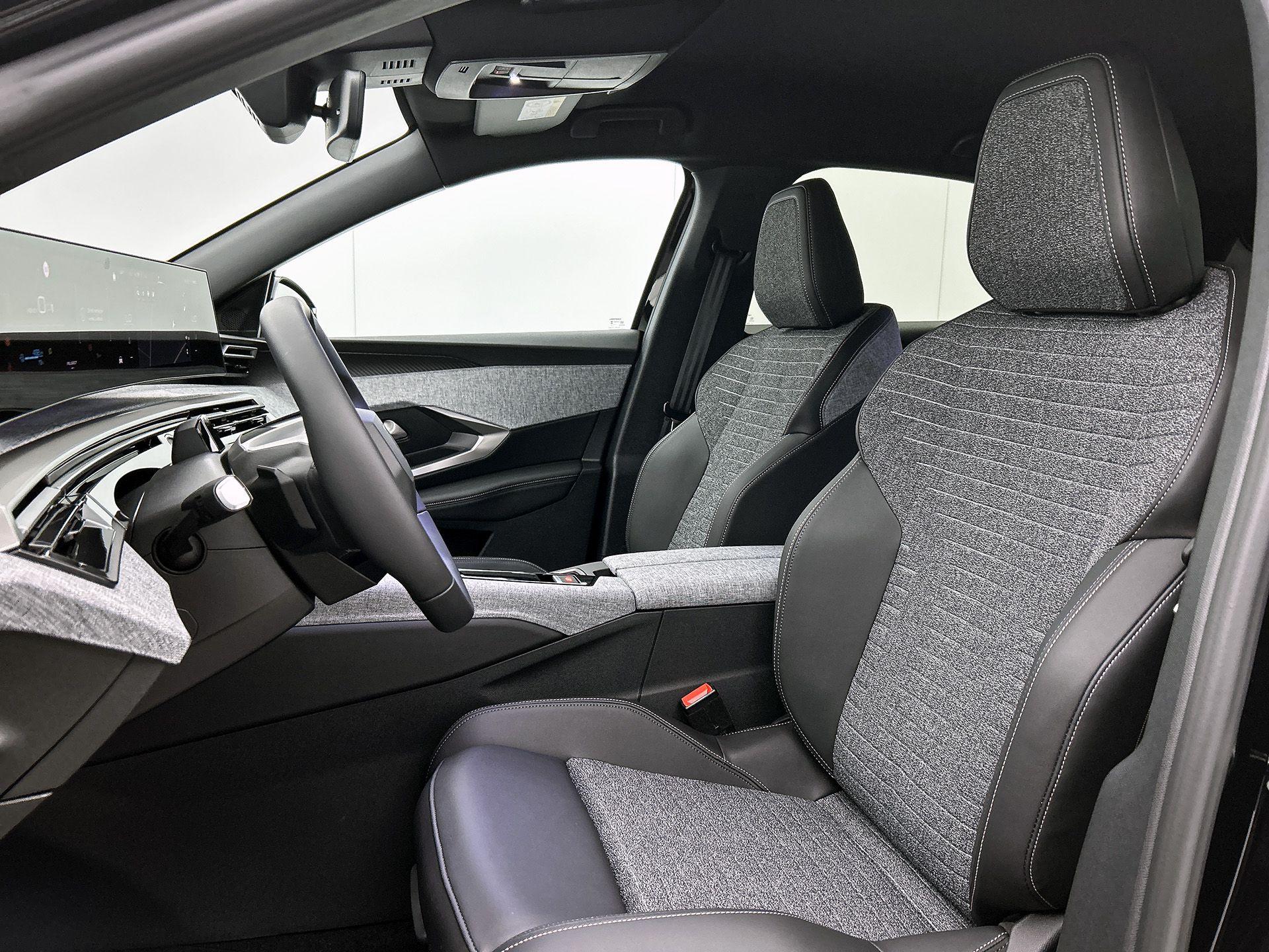 Peugeot e-3008