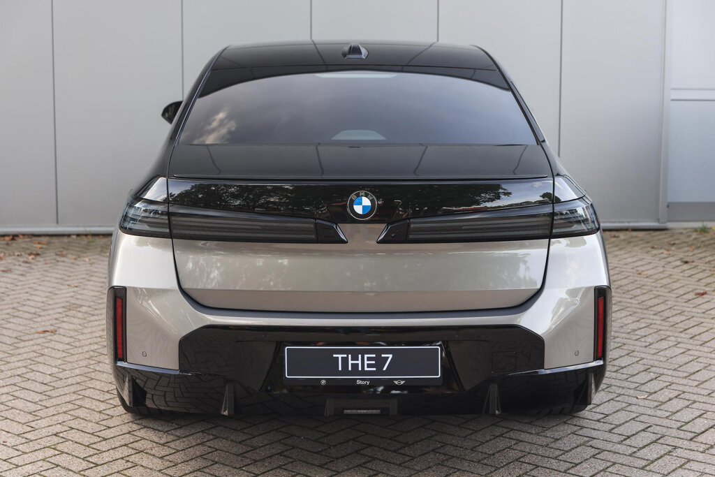 BMW i7 7