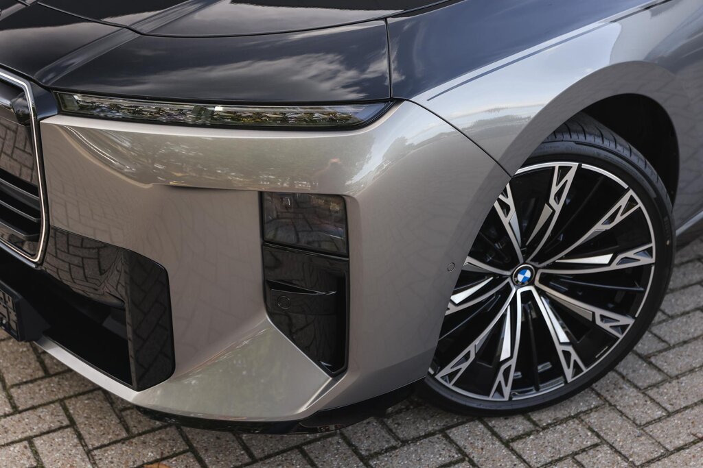 BMW i7 36