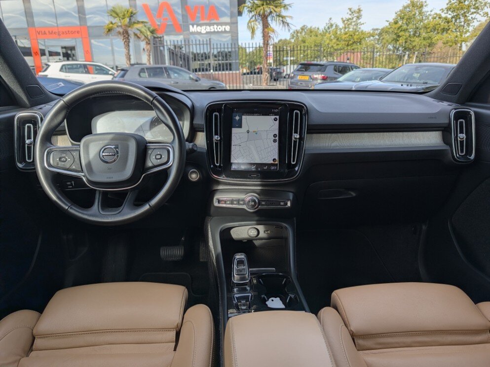 Volvo XC40 Inscription 2WD T4 190PK | Trekhaak | El. Stoelen | Memory | ACC | Camera | Stoelverw. | Navi | PDC | Leder | - Afbeelding 2