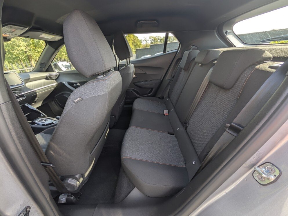 Peugeot 2008 Hybrid Style | 136PK | Carplay | Cruise | LED | PDC | Climate Control - Afbeelding 5