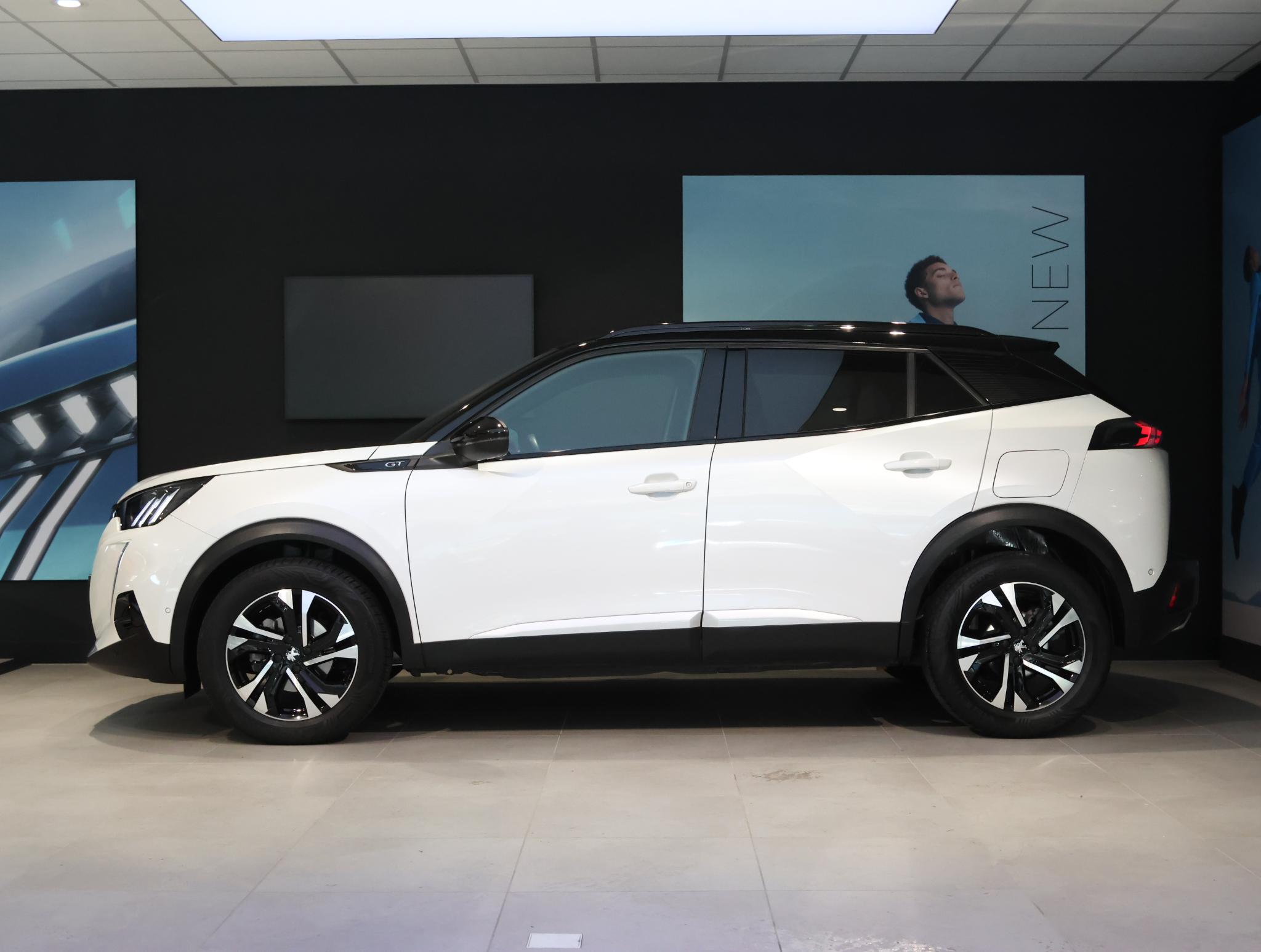 Peugeot 2008 SUV GT 130 pk Automaat - Afbeelding 2