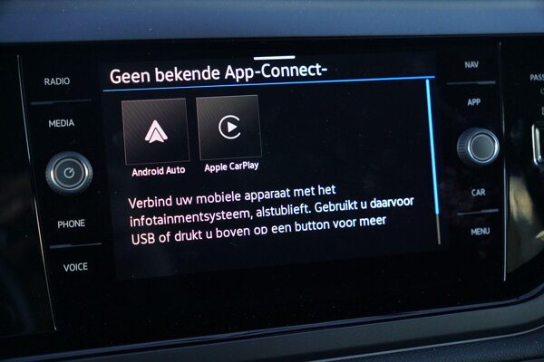 Apple Carplay/Android Auto Apple Carplay/Android Auto