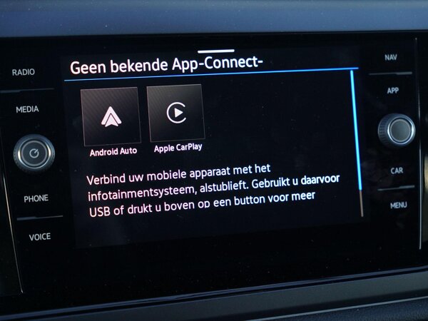 Apple Carplay/Android Auto Apple Carplay/Android Auto