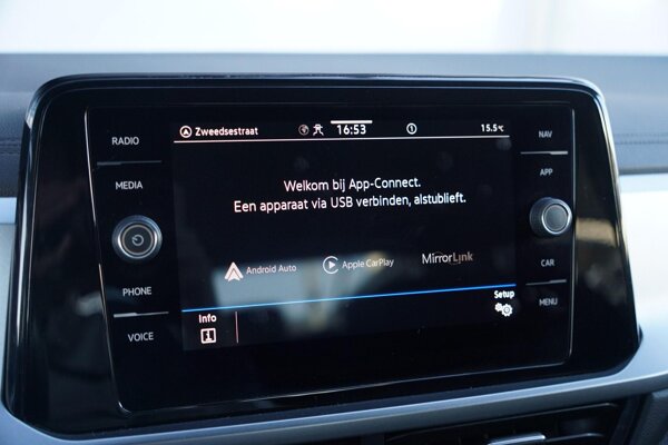Apple Carplay/Android Auto Apple Carplay/Android Auto