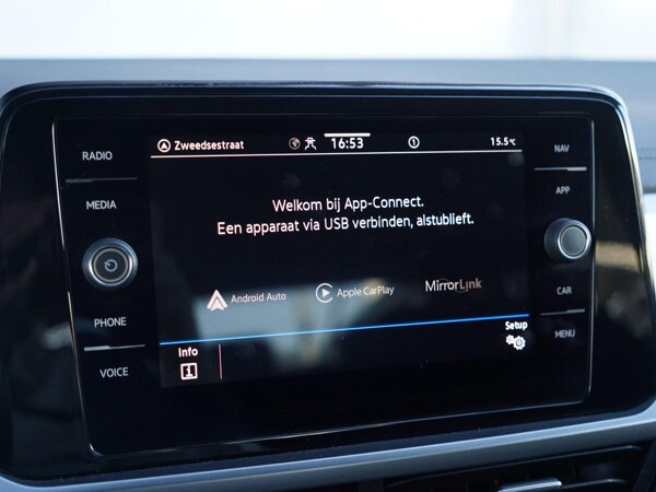 Apple Carplay/Android Auto Apple Carplay/Android Auto
