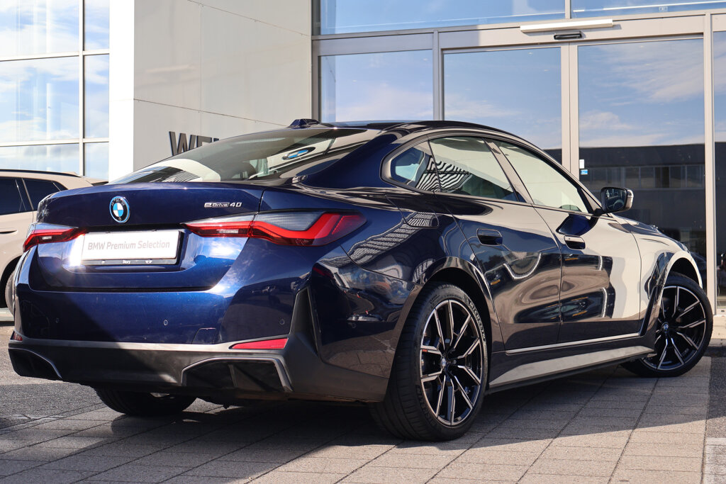 BMW i4 12