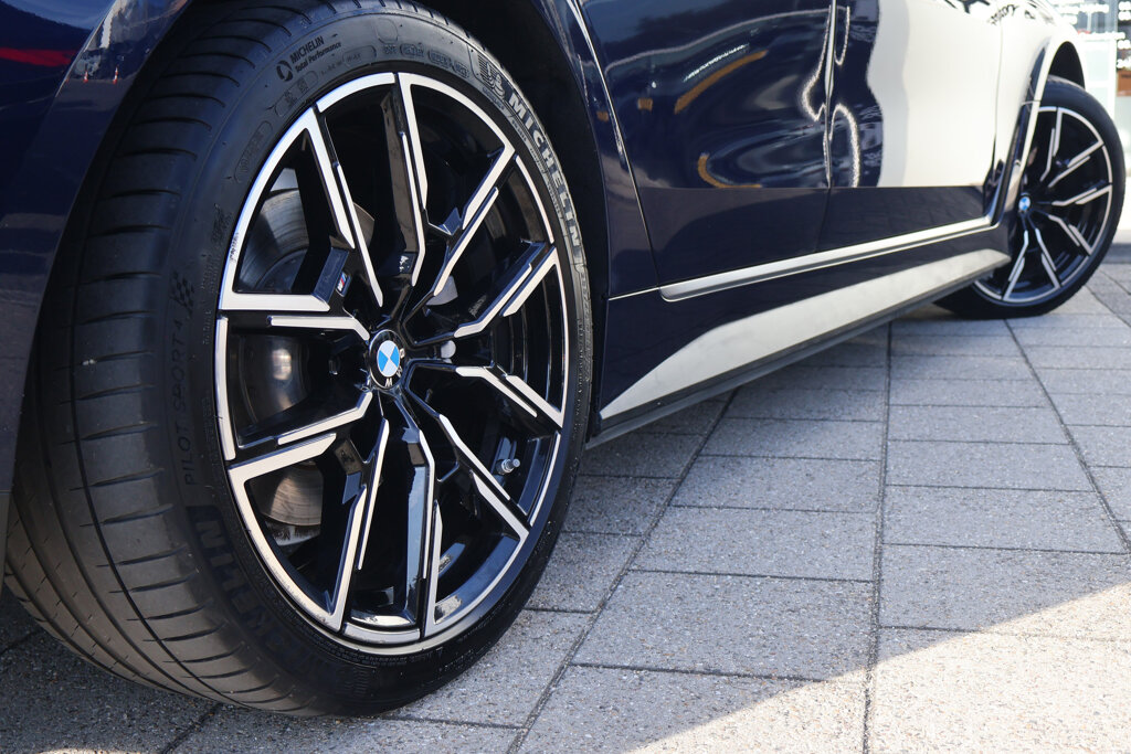 BMW i4 13
