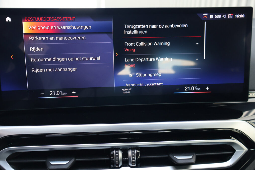 BMW i4 31