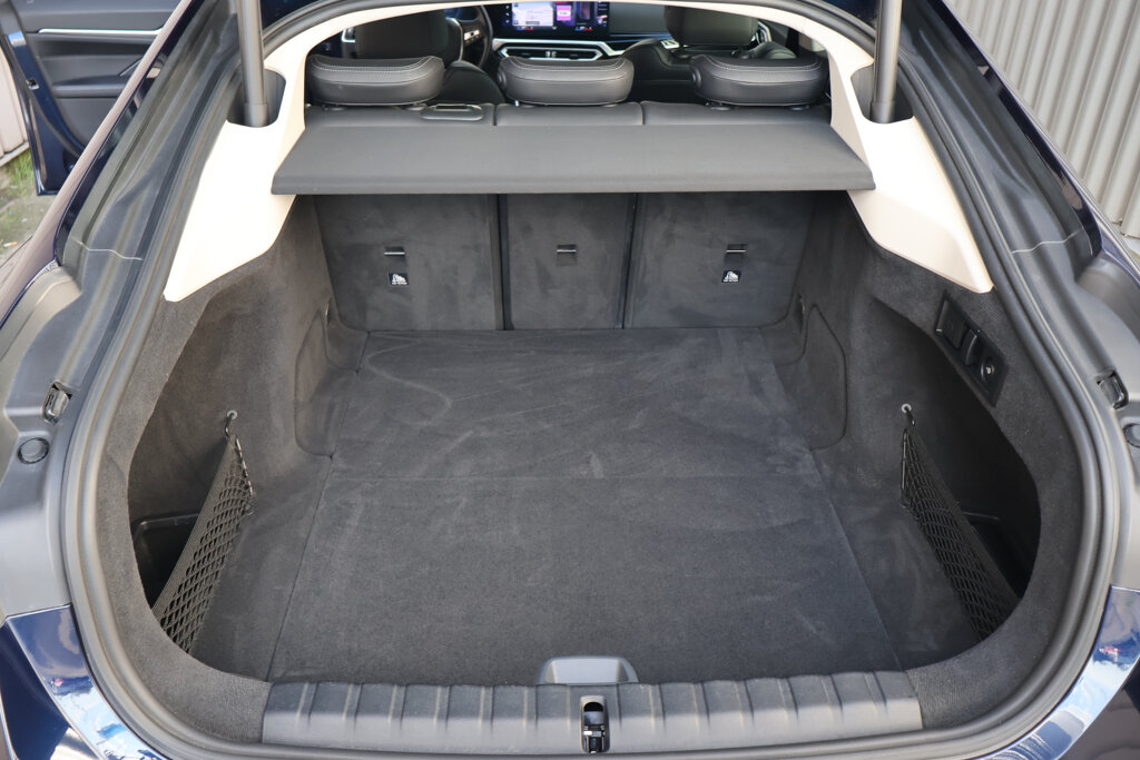 BMW i4 33