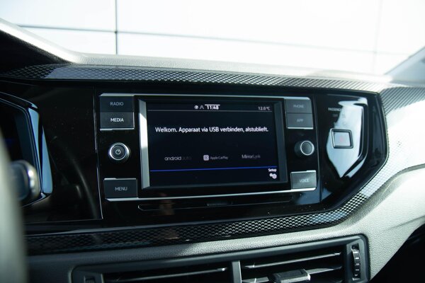 Apple Carplay/Android Auto Apple Carplay/Android Auto