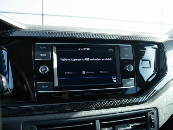 Apple Carplay/Android Auto Apple Carplay/Android Auto