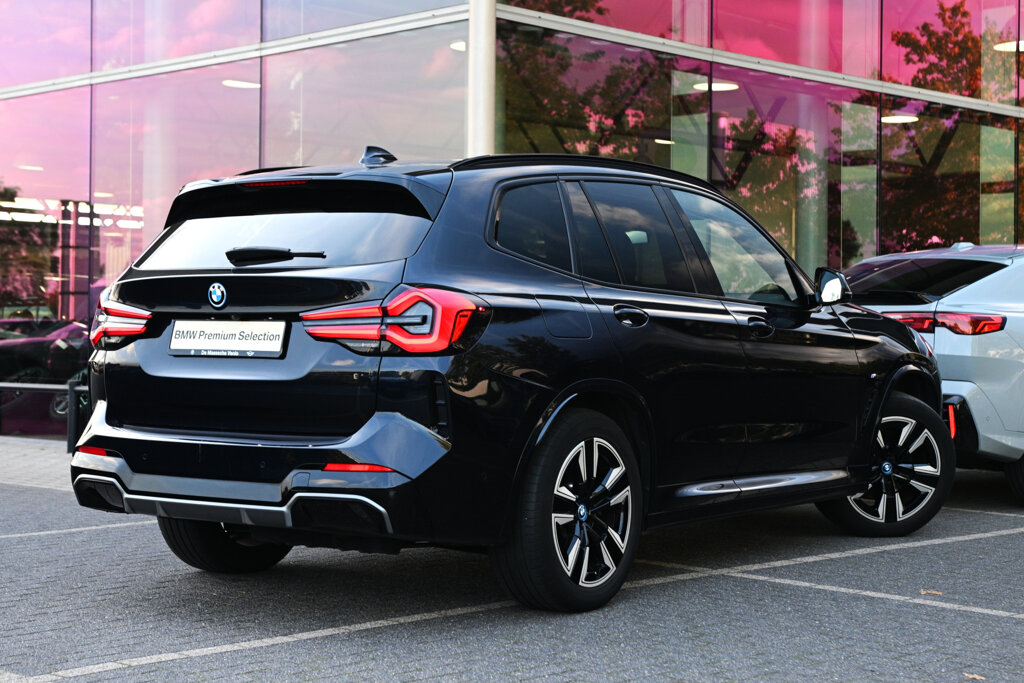 BMW iX3 2