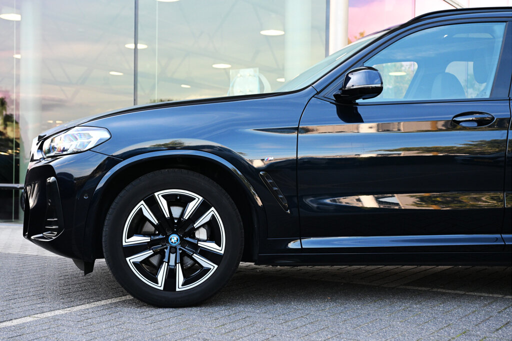 BMW iX3 7