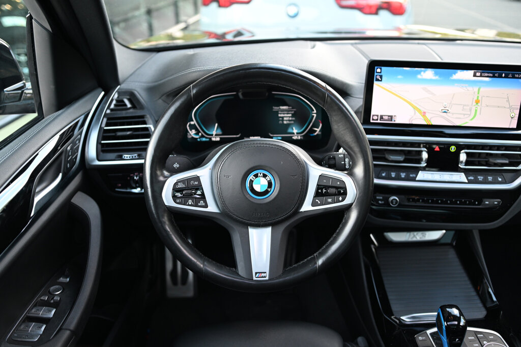 BMW iX3 8