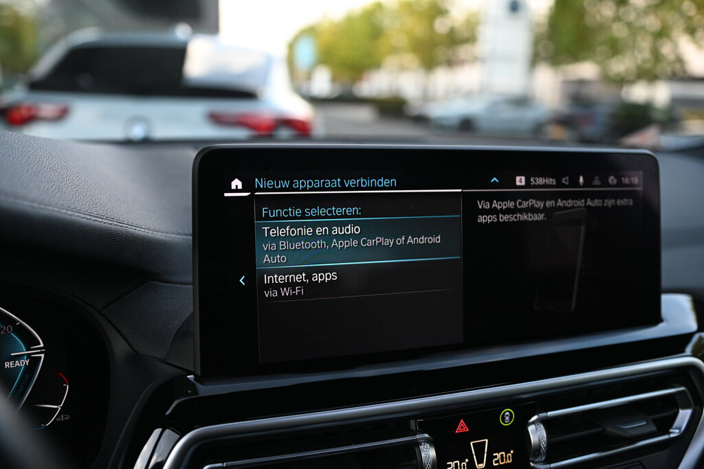BMW iX3 11